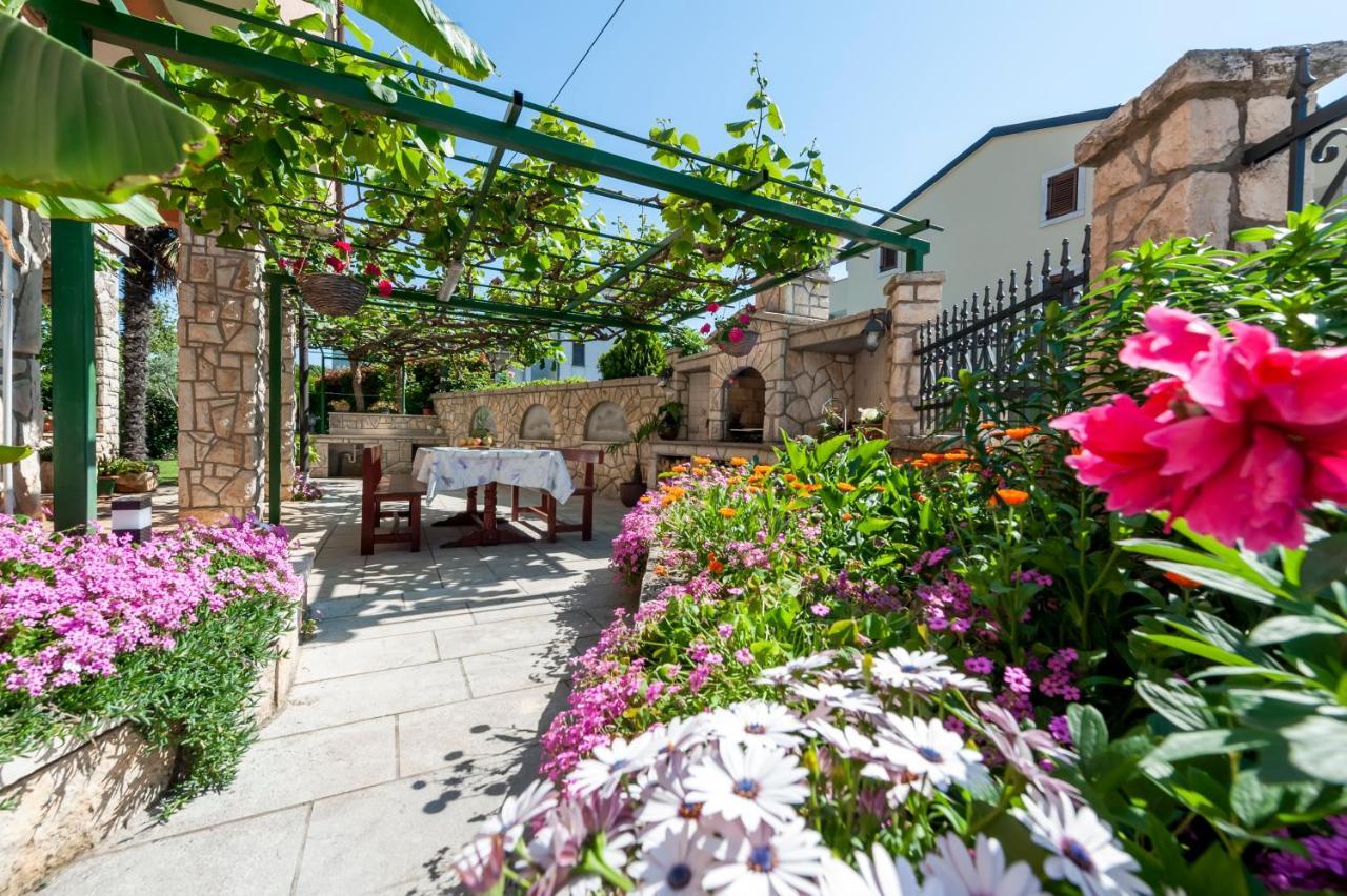 Apartments Villa Istria 罗维尼 外观 照片